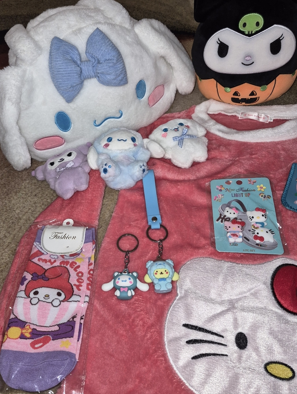 Hello Kitty Accessory Bundle - Picture 4 of 5